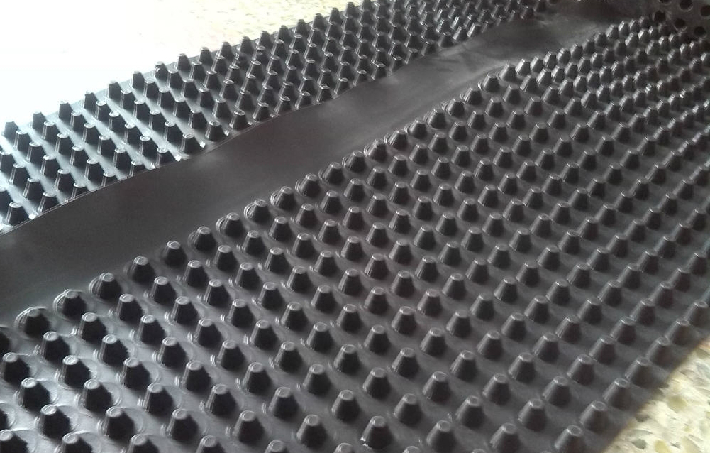 什么是塑料排水板？它比传统排水系统的优势在哪里？