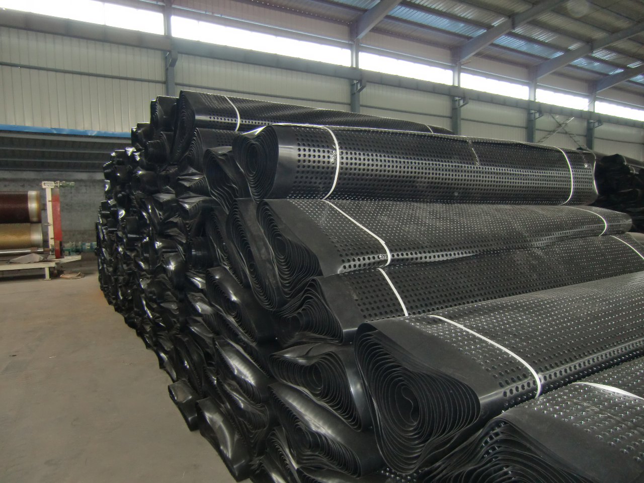 什么是塑料排水板？它比传统排水系统的优势在哪里？