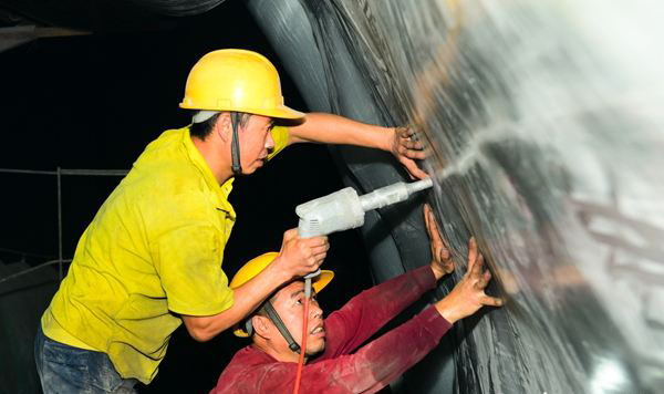 隧道防排系统如何施工不至防水板爆裂？