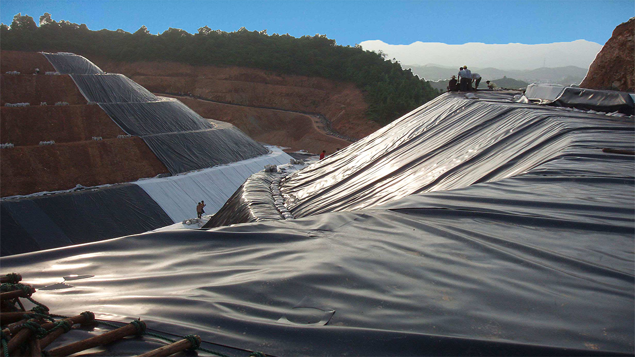 土工膜在多头小直径防渗墙怎么施工？