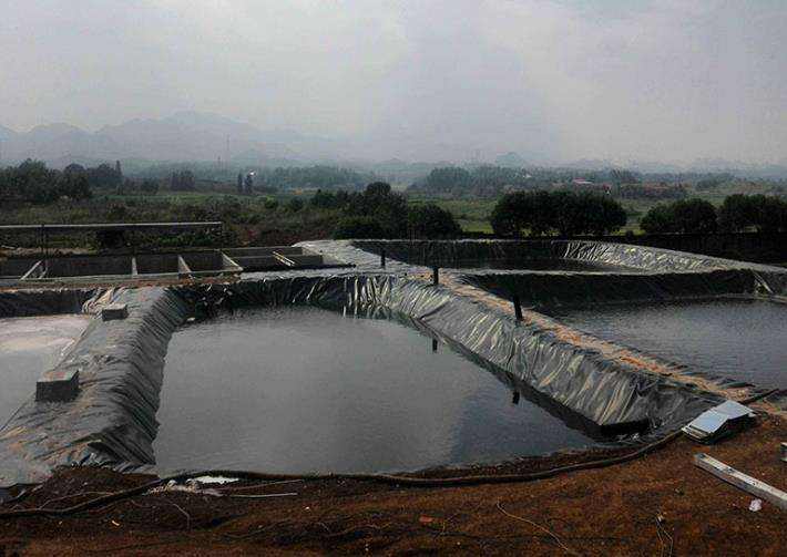 领翔厂家分析分析复合土工膜施工质量管理