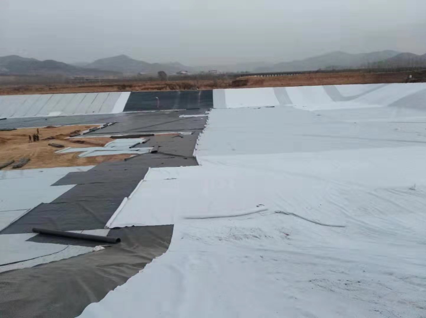 0.25mm厚土工膜为何必须现场焊接？