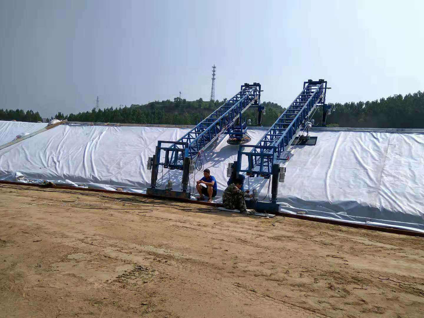 土工布反滤层区域由哪些结构构成？