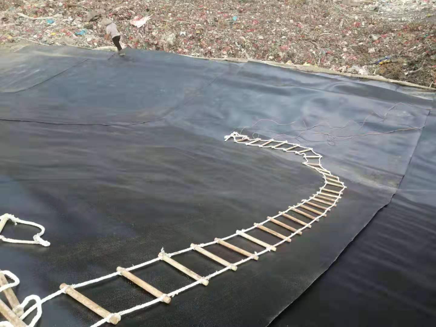 复合膜、PVC土工膜、HDPE土工膜性能比较