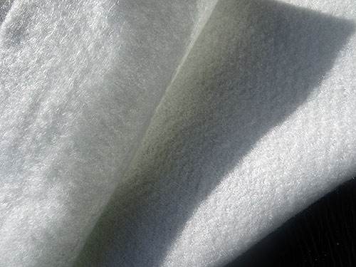 聚酯长丝烧毛土工布铺设时候应注意什么？