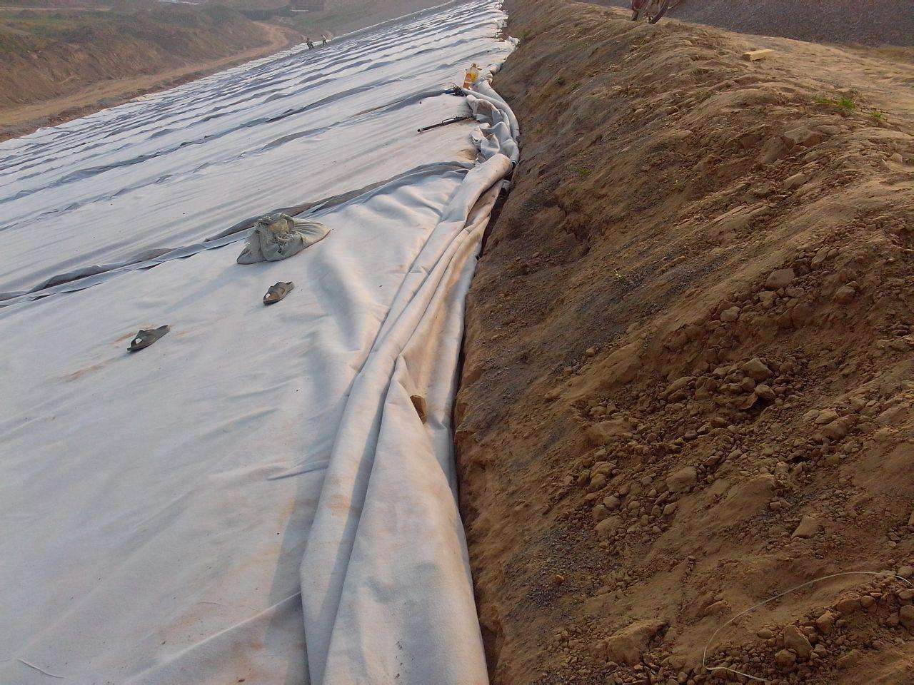 防水土工膜施工中技术质量标准有哪些？