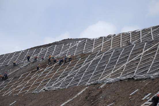 如何选取渣场材料渗透系数与物理力学参数的HDPE膜？