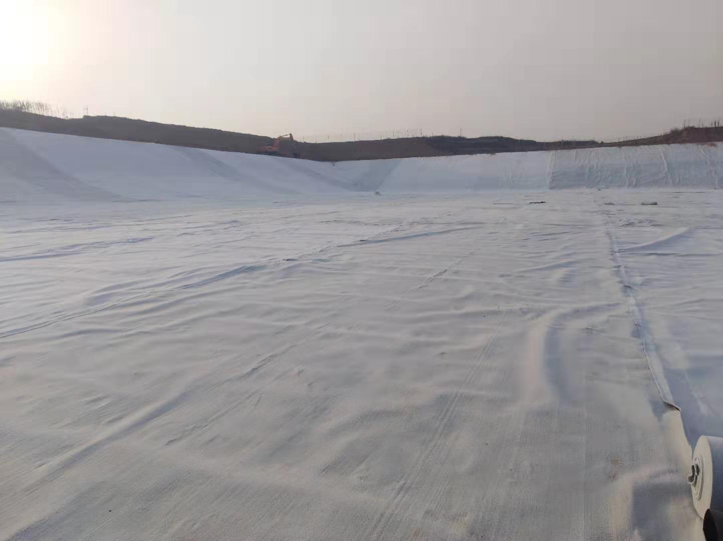 防渗膜焊接操作人员一般是怎样配合的？