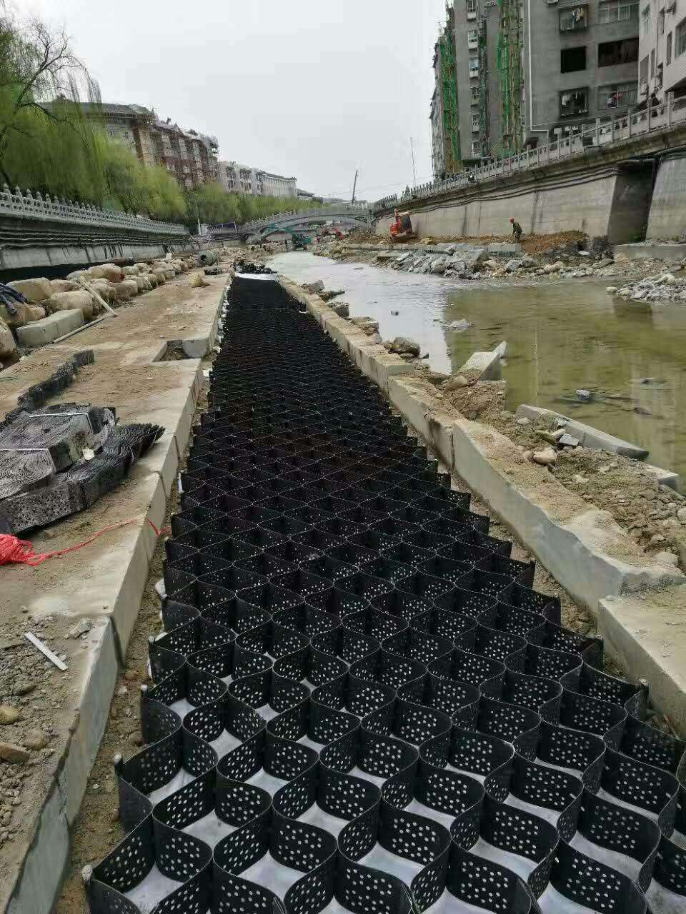 土工格室材料具有较强抗老化能力、耐低温能力