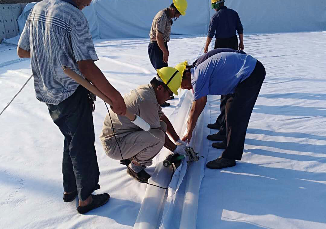 土工合成材料的整体性能特点有哪些方面？